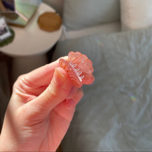 Mini Glittery Acrylic Seashell Hair Clip Claws - Picture 2 of 7